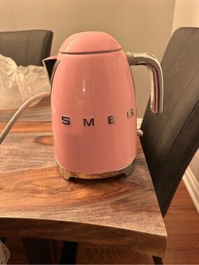 Smeg Pink Electric Kettle